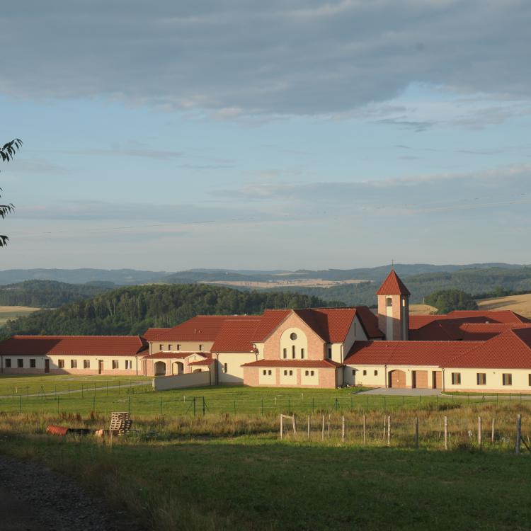 Klášter a okolí